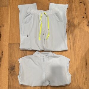 Figs open skies scrub set